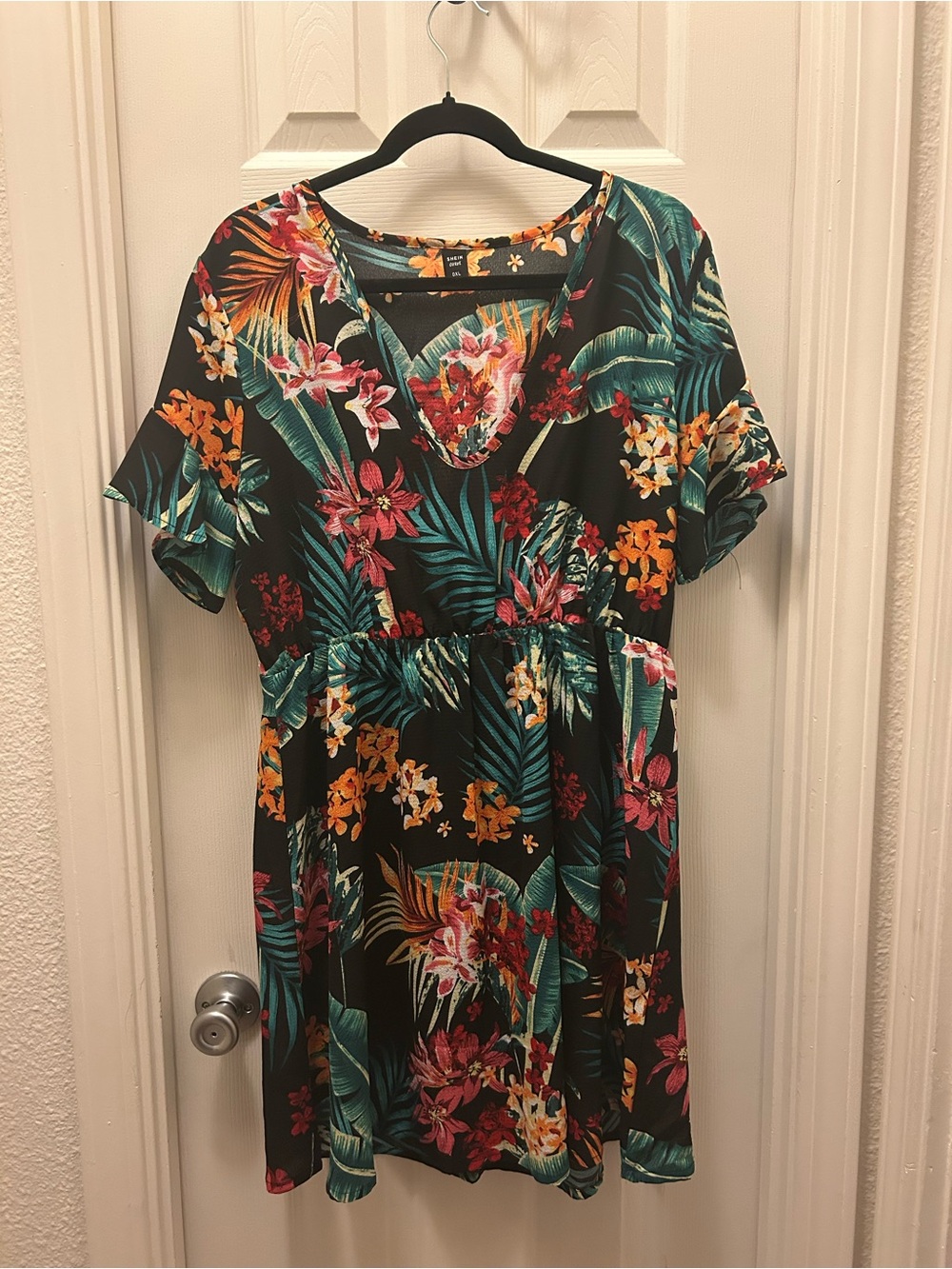 SHEIN Black Tropical Floral V-Neck Mini Dress